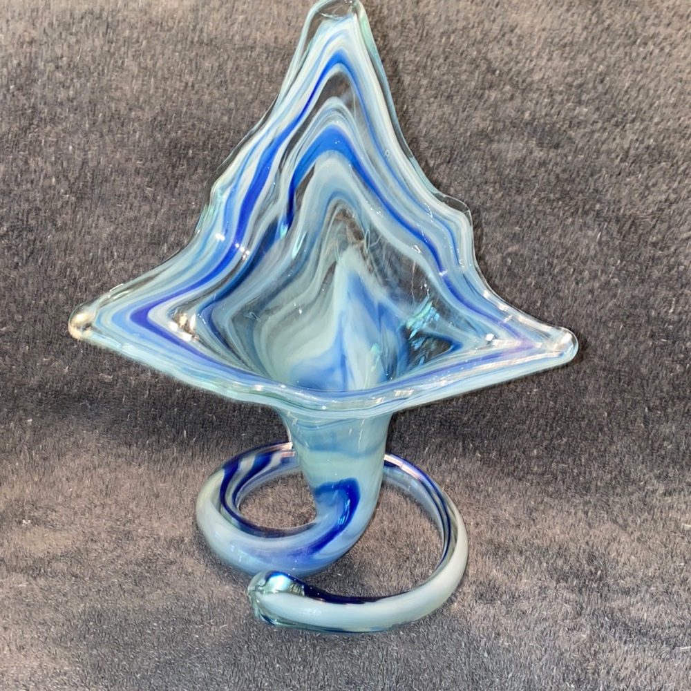 Vintage Murano Art Glass Tulip Blue & White Swirl Coil Base Vase RARE